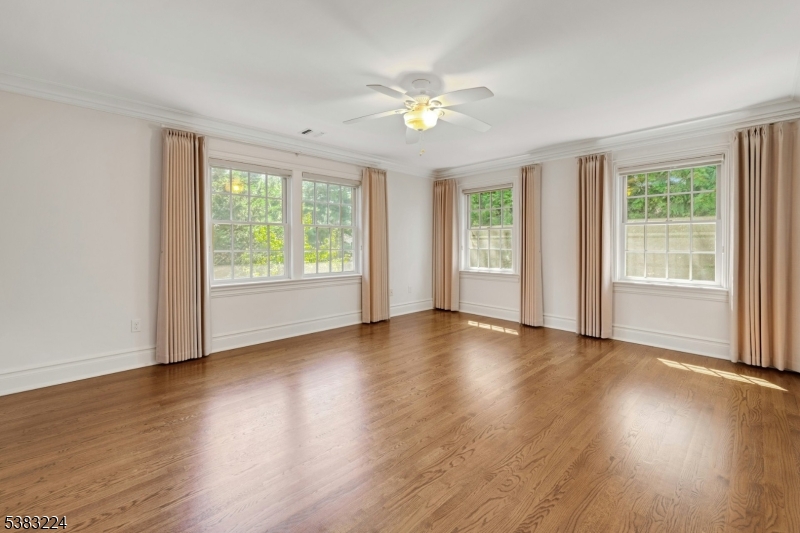 property viewer photo 26