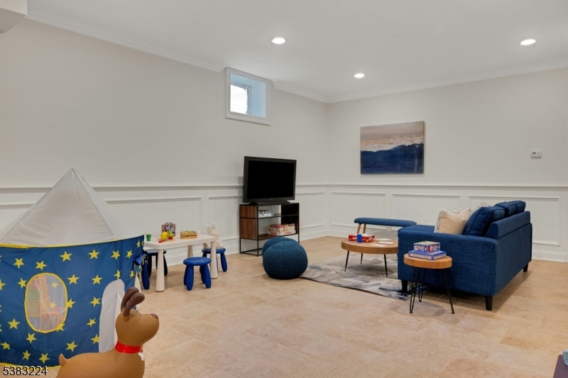 property viewer photo 27