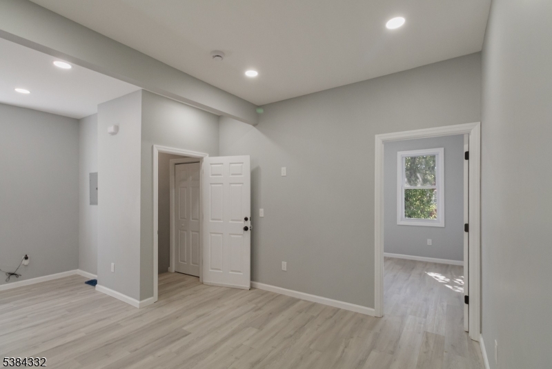 property viewer photo 10