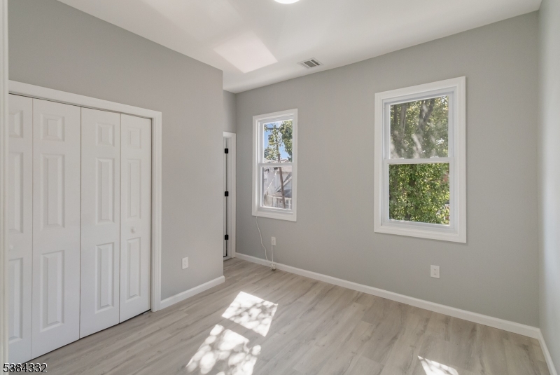 property viewer photo 12