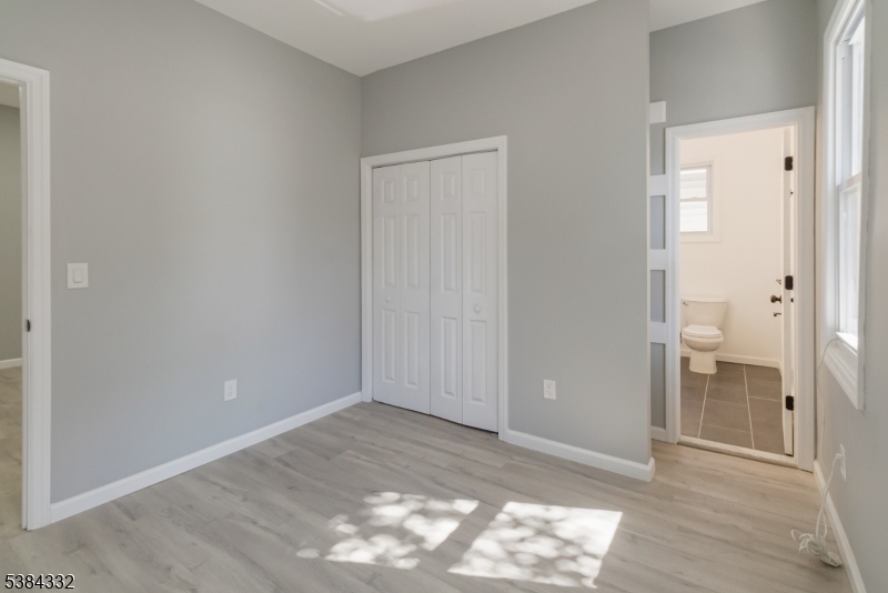 property viewer photo 13