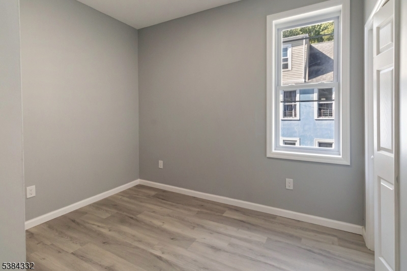 property viewer photo 14
