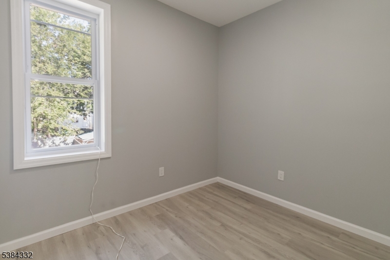 property viewer photo 16