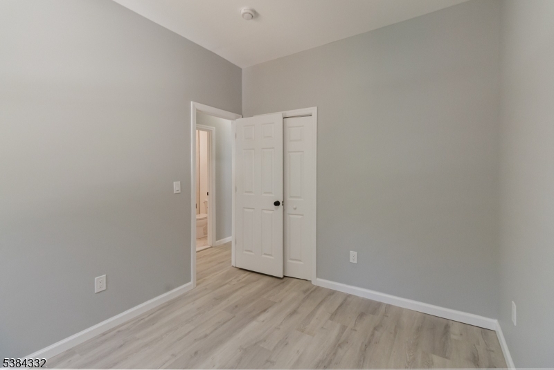 property viewer photo 18