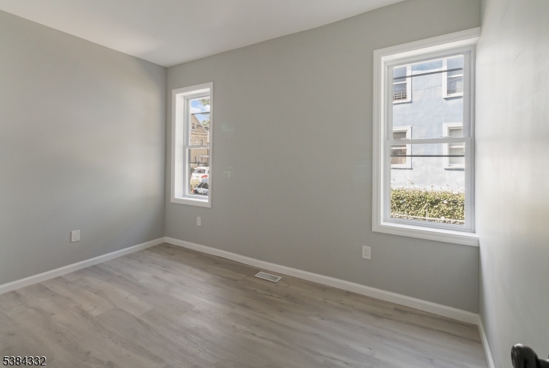 property viewer photo 19