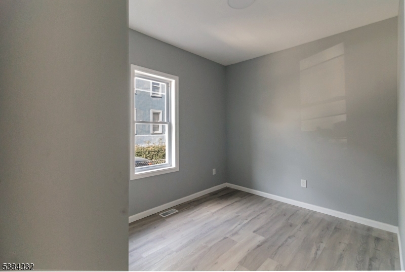 property viewer photo 25