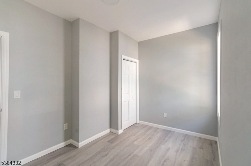 property viewer photo 26