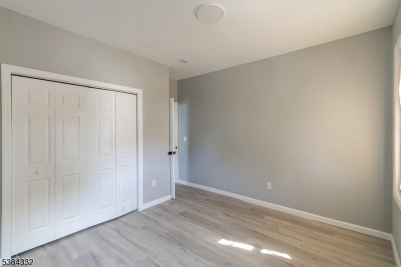 property viewer photo 27
