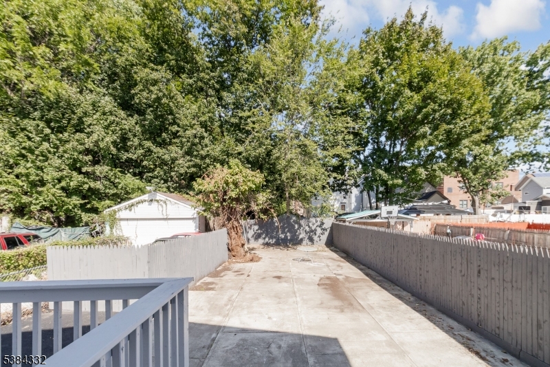 property viewer photo 4