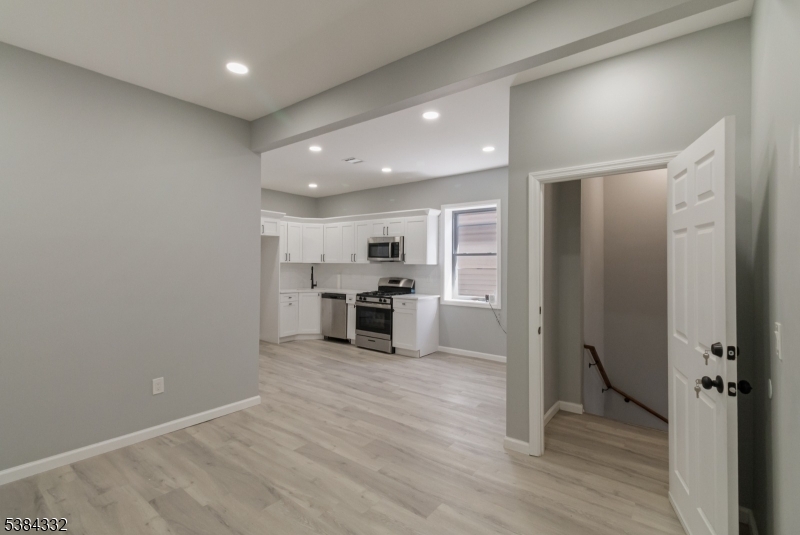 property viewer photo 7
