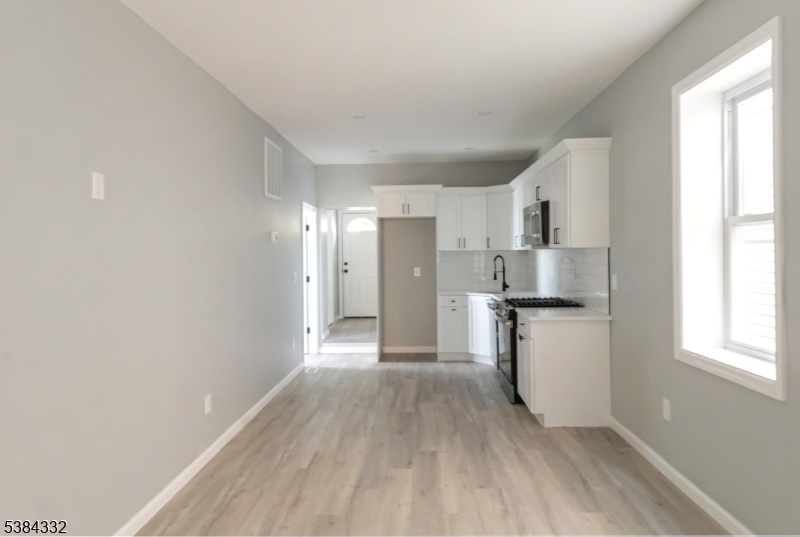 property viewer photo 9