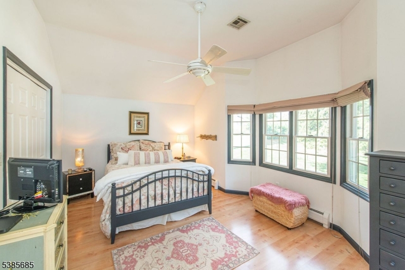property viewer photo 24