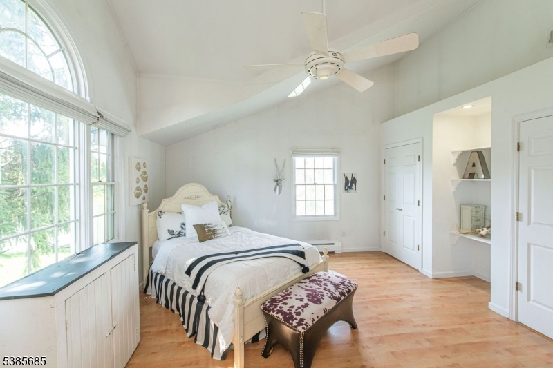 property viewer photo 26