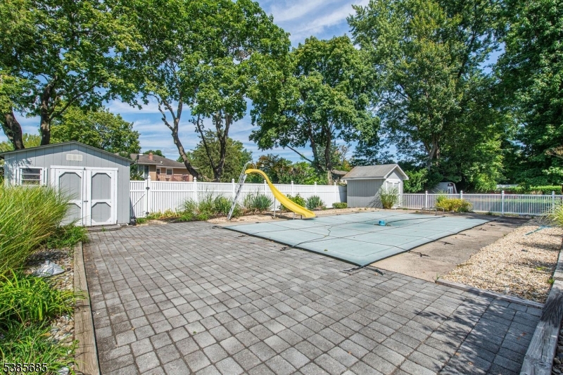 property viewer photo 35