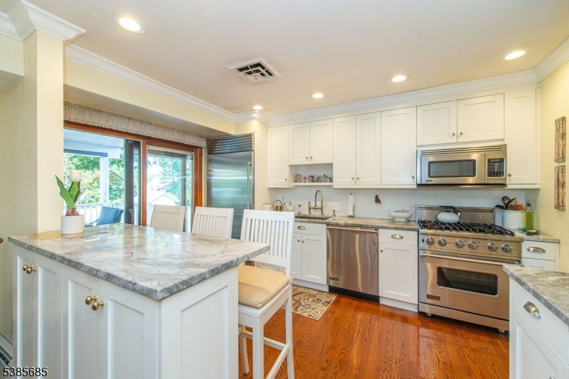 property viewer photo 4