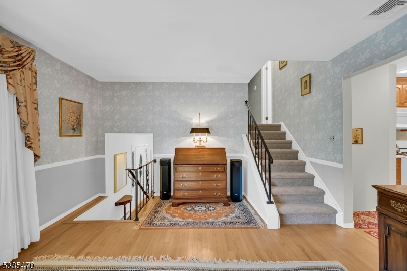 property viewer photo 18