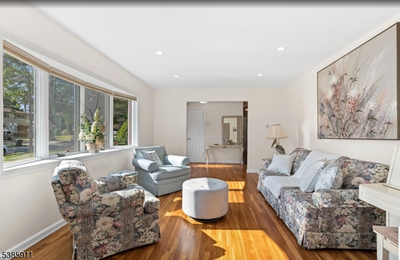 property viewer photo 10