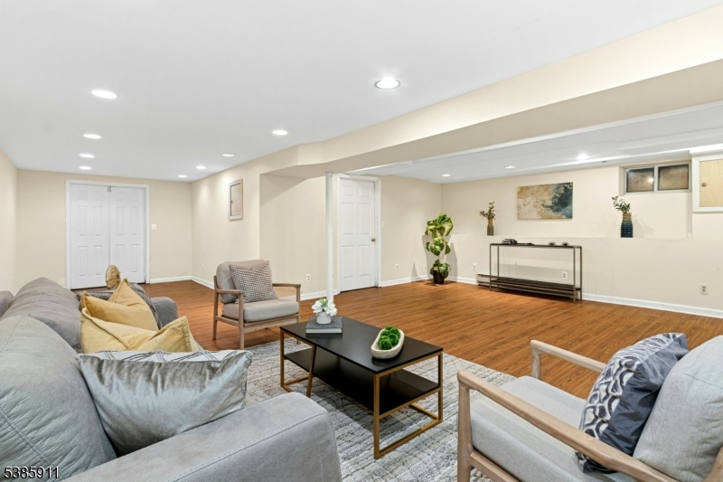 property viewer photo 23