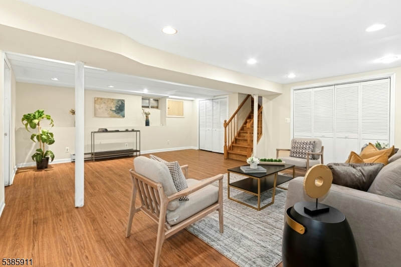 property viewer photo 24
