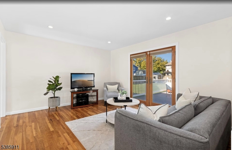 property viewer photo 7