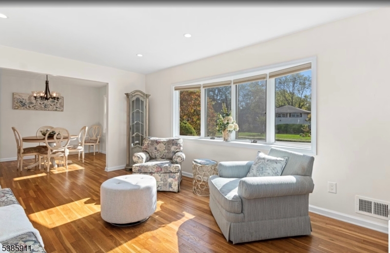 property viewer photo 8