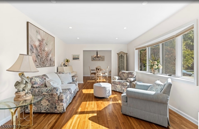 property viewer photo 9