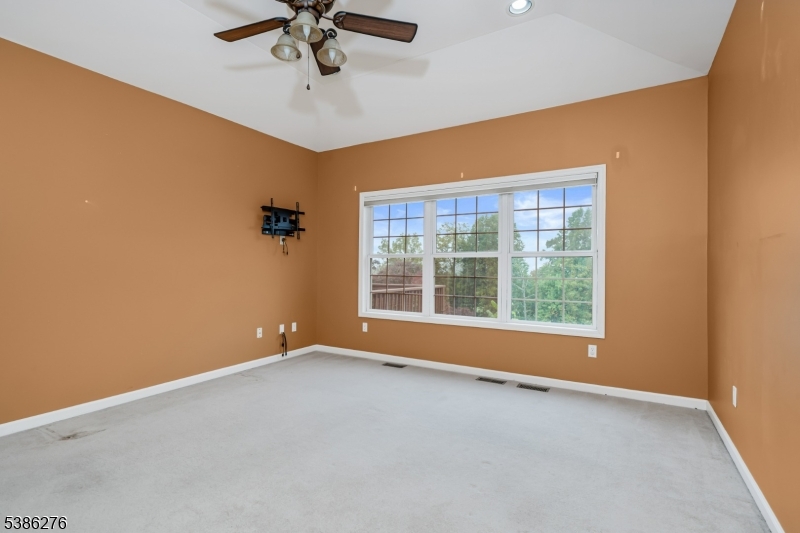 property viewer photo 9