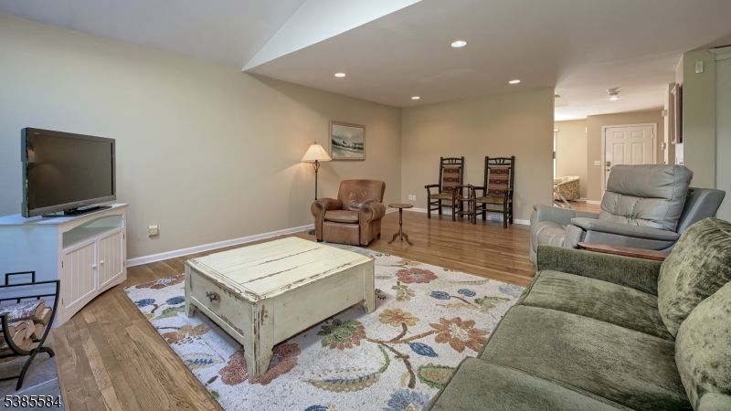 property viewer photo 9