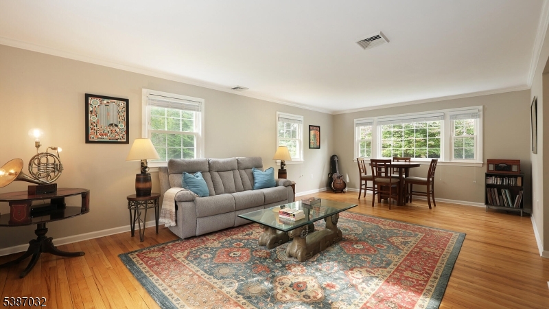 property viewer photo 10