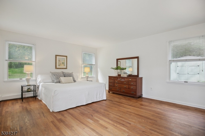 property viewer photo 16