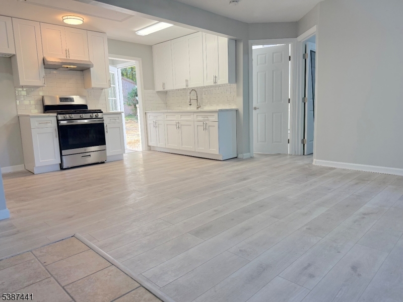 property viewer photo 18
