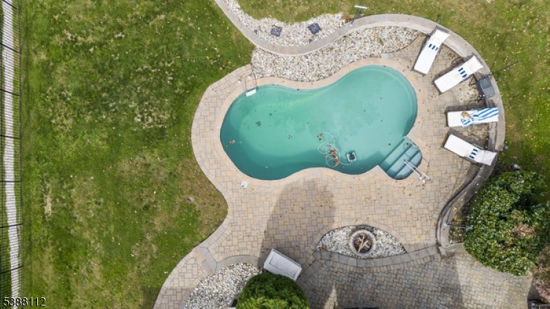 property viewer photo 24