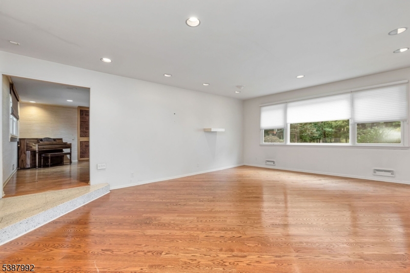 property viewer photo 10