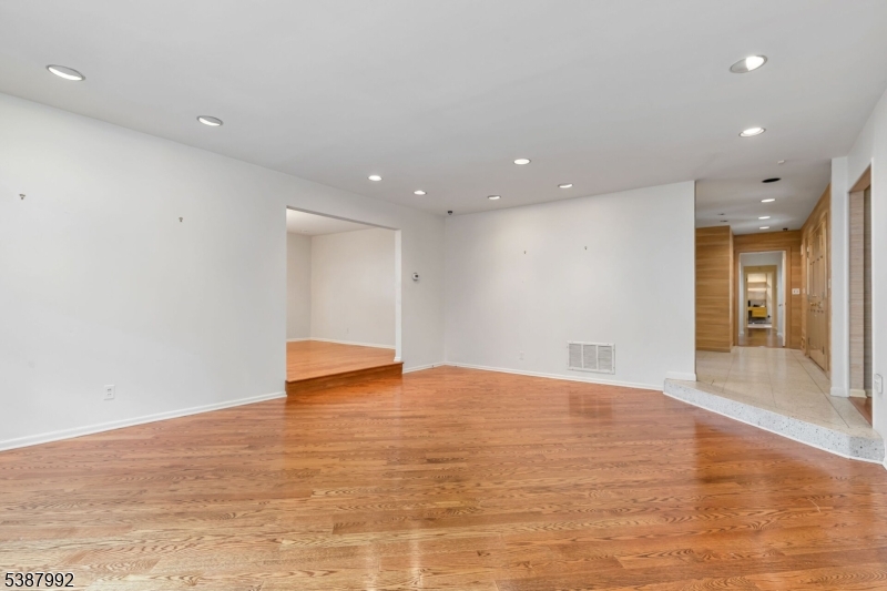 property viewer photo 11