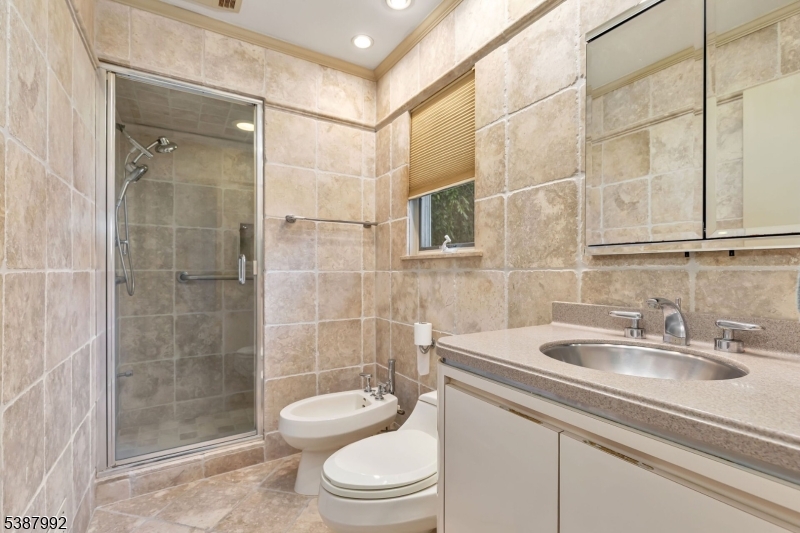property viewer photo 22