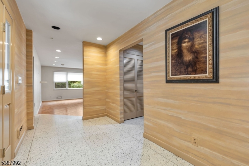 property viewer photo 5