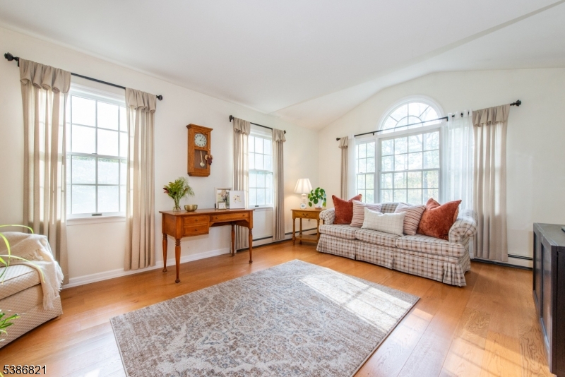 property viewer photo 3