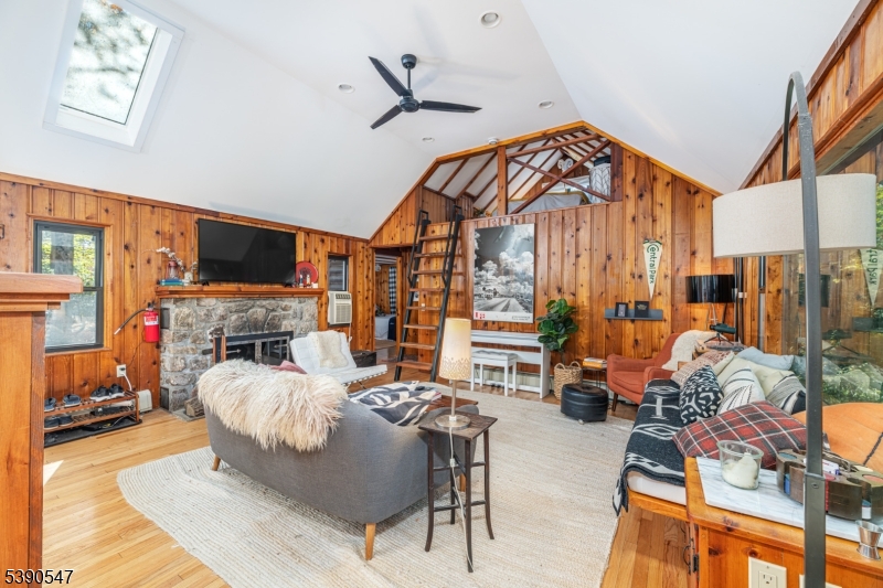 property viewer photo 8