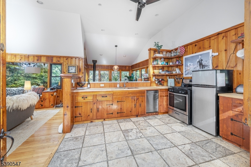 property viewer photo 9