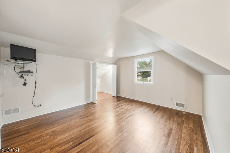 property viewer photo 10