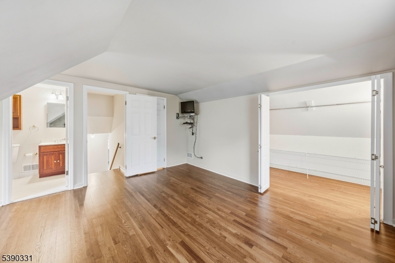 property viewer photo 11