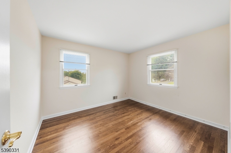 property viewer photo 13
