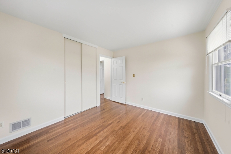 property viewer photo 14