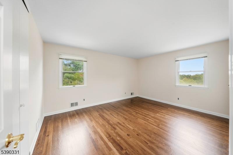 property viewer photo 16