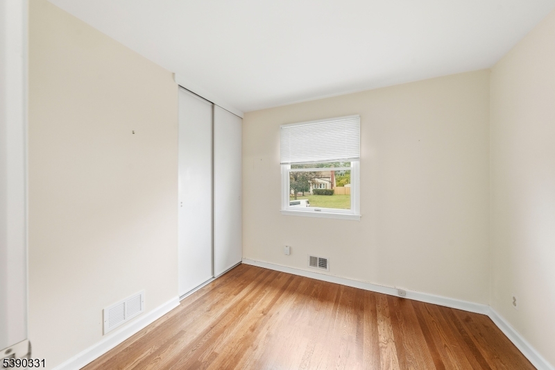 property viewer photo 18