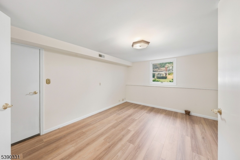 property viewer photo 20