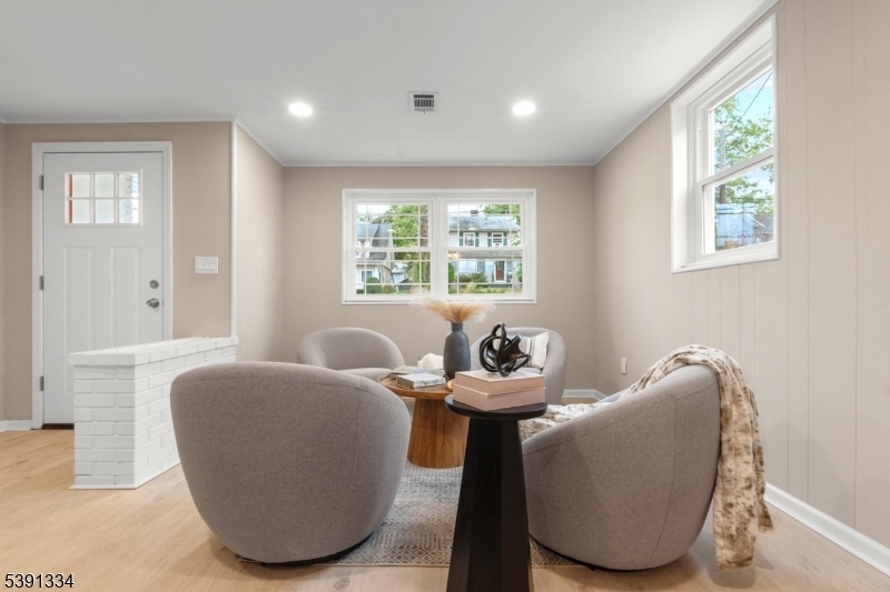 property viewer photo 1