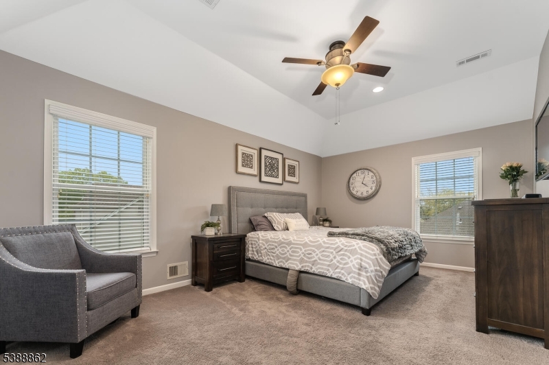 property viewer photo 18