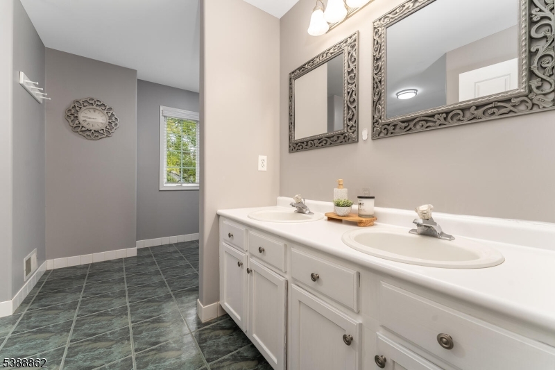 property viewer photo 19