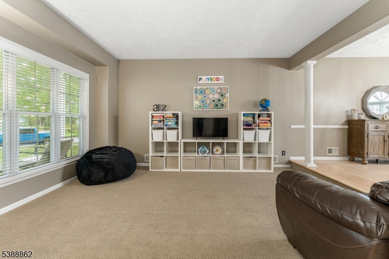 property viewer photo 4